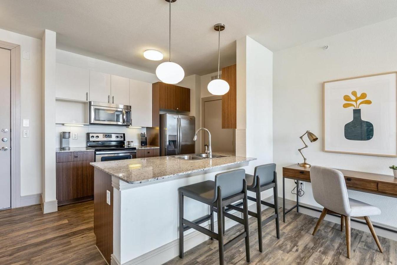 Landing Modern Apartment With Amazing Amenities Birmingham Bagian luar foto